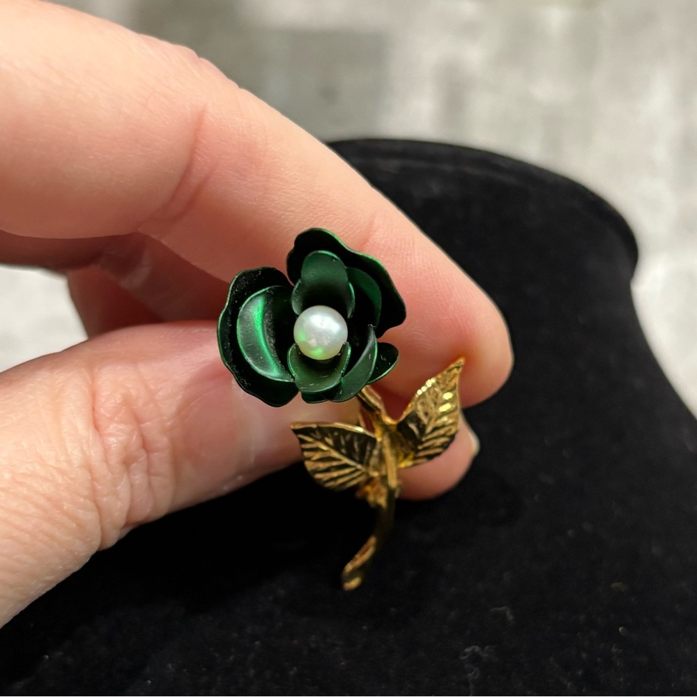 Gold-Tone Stemmed Green Rose Brooch with Pearl Accent